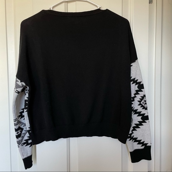 Heart-N-Crush Aztec Black & White Cropped Sweater. Size Medium - Picture 4 of 4